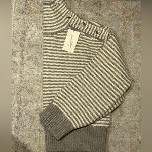 universal thread sweater